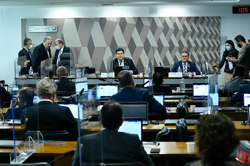CCJ retoma discussões da reforma tributária