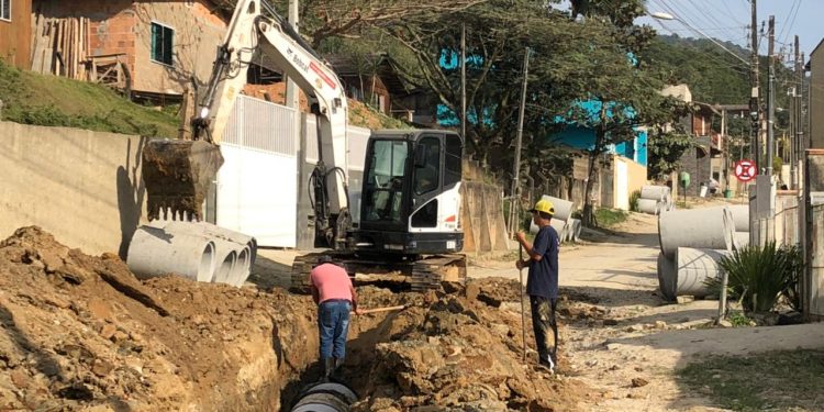 Prefeitura de Camboriú inicia obras de pavimentação na localidade da Toca