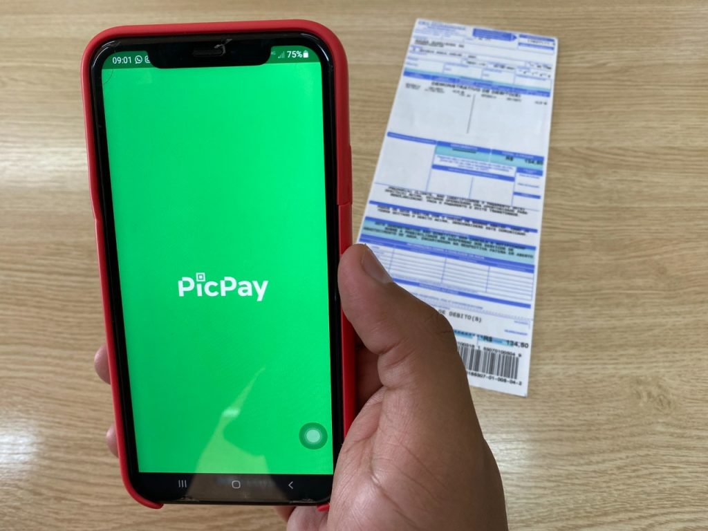 Moradores de Camboriú podem pagar fatura da água com PicPay até final de julho