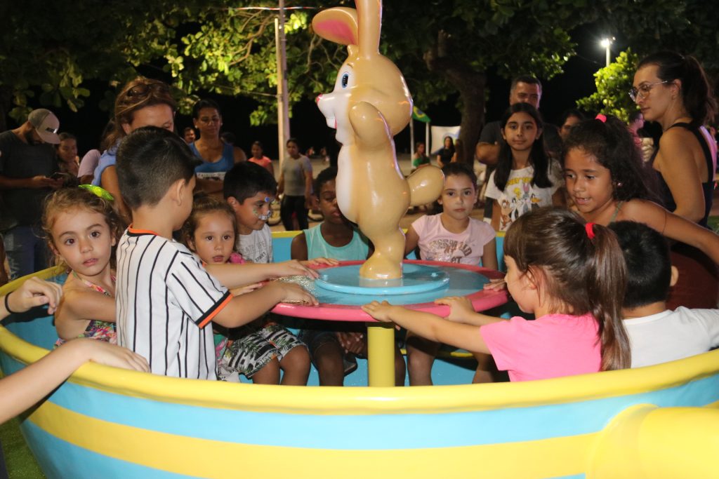 Abertura da Páscoa de BC encheu a Praça Almirante Tamandaré