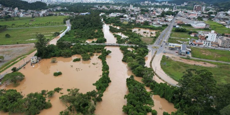 Precisamos de sua ajuda: Assistência Social de Camboriú recolhe doações para pessoas atingidas pela enchente