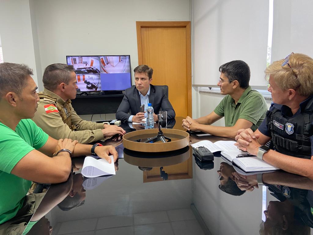 Prefeito Fabrício determina medidas imediatas para segurança escolar