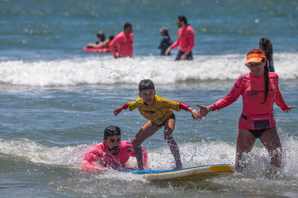 Festival Anasol de Surf para Autistas irá reunir 150 atletas na Praia Central em Balneário Camboriú