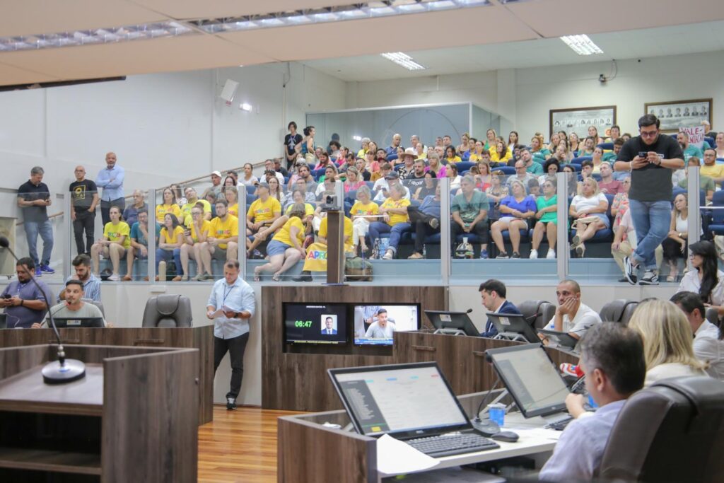 Câmara de Balneário Camboriú aprova dez projetos em sessão extraordinária
