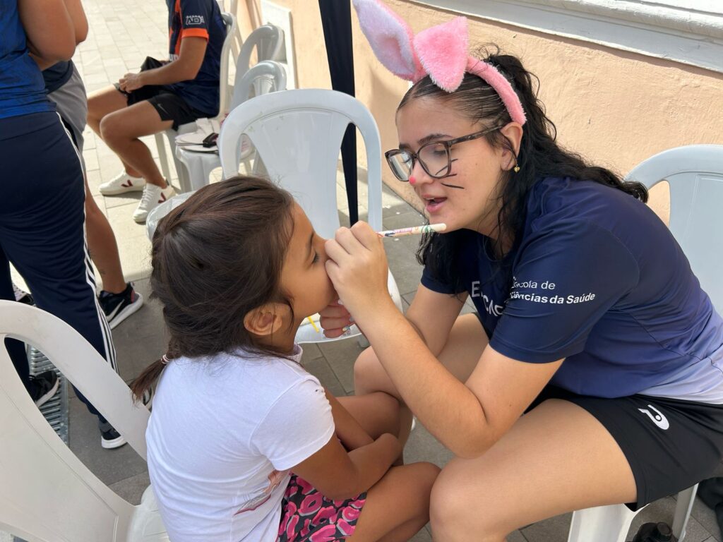 Ação de Páscoa leva encanto e diversão ao centro de Itajaí
