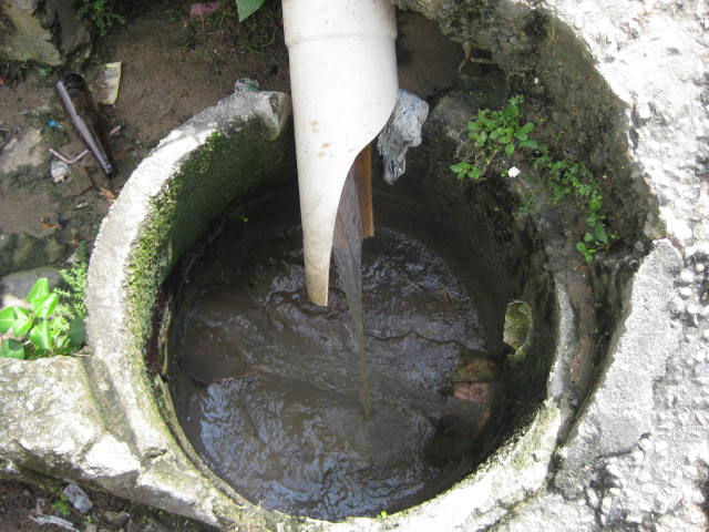Um litro de esgoto polui até 20 litros de água limpa