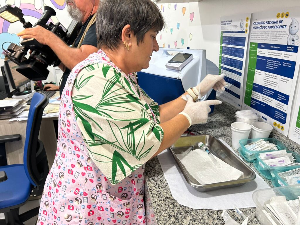 Itajaí inicia vacinação contra a dengue para adolescentes de 10 a 16 anos