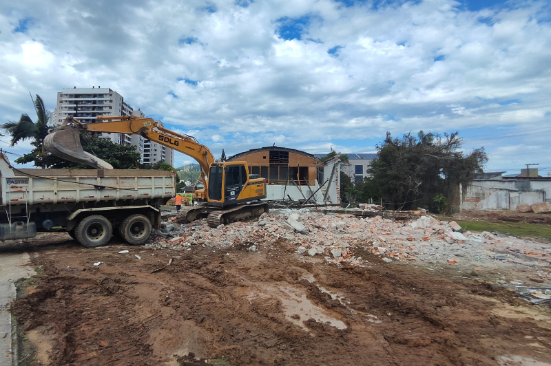 Avanço nas obras da Rua do Porto: novas demolições preparam ligação estratégica em Itajaí