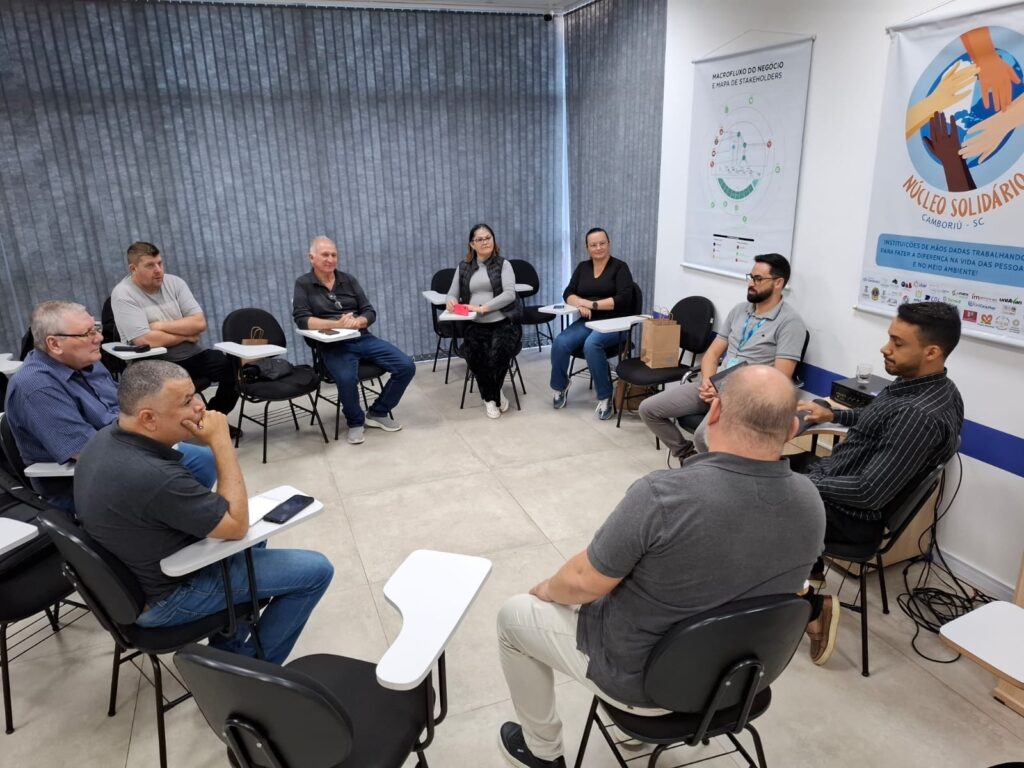 Abastecimento e esgotamento sanitário de Camboriú são debatidos durante reunião entre Águas de Camboriú e moradores do bairro Taboleiro