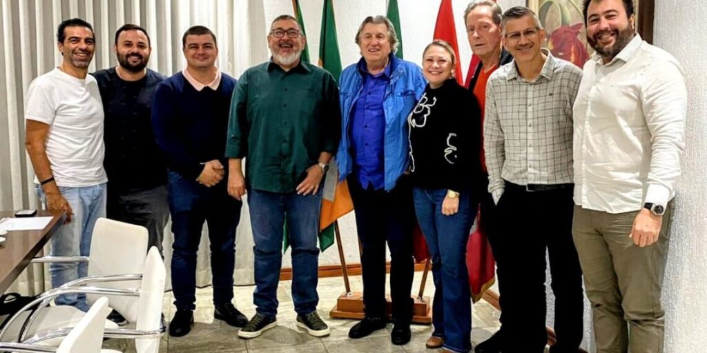 Celesc e Prefeitura de Camboriú alinham projetos para subestacão elétrica e retirada de fios obsoletos