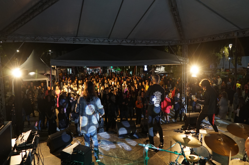 Rock agita Itajaí com shows, food trucks e encontro de motociclistas