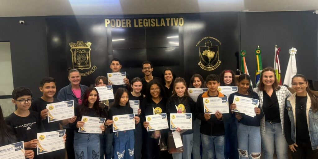 Spelling Bee de Camboriú premia jovens talentos do inglês