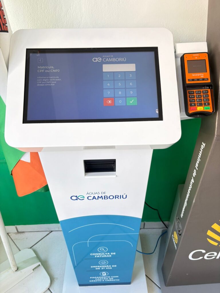 Águas de Camboriú instala totem de autoatendimento na Unidade de Atendimento ao Cidadão, no bairro Monte Alegre