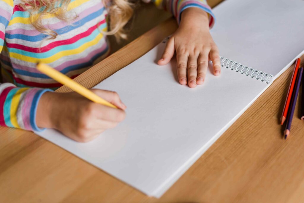 Pesquisa aponta que estudantes com acesso ao saneamento básico permanecem mais tempo na escola