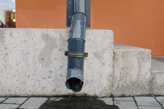 Dois caminhos da água: Águas de Camboriú explica a diferença entre esgoto e drenagem pluvial