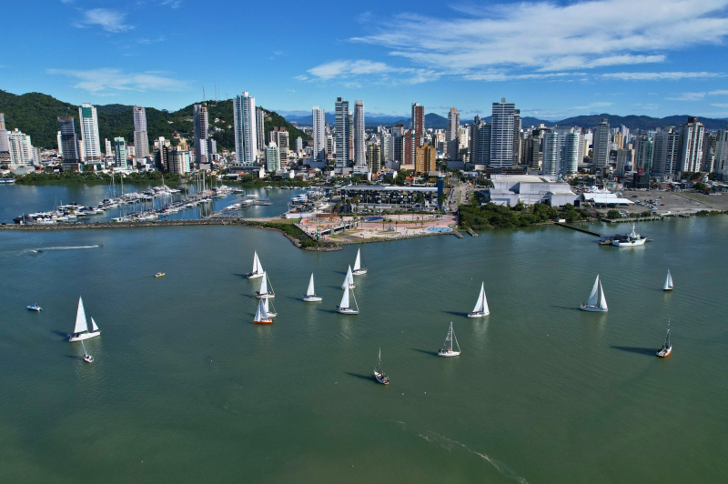 Regata de Aniversário reúne velejadores para celebrar os 166 anos de Itajaí