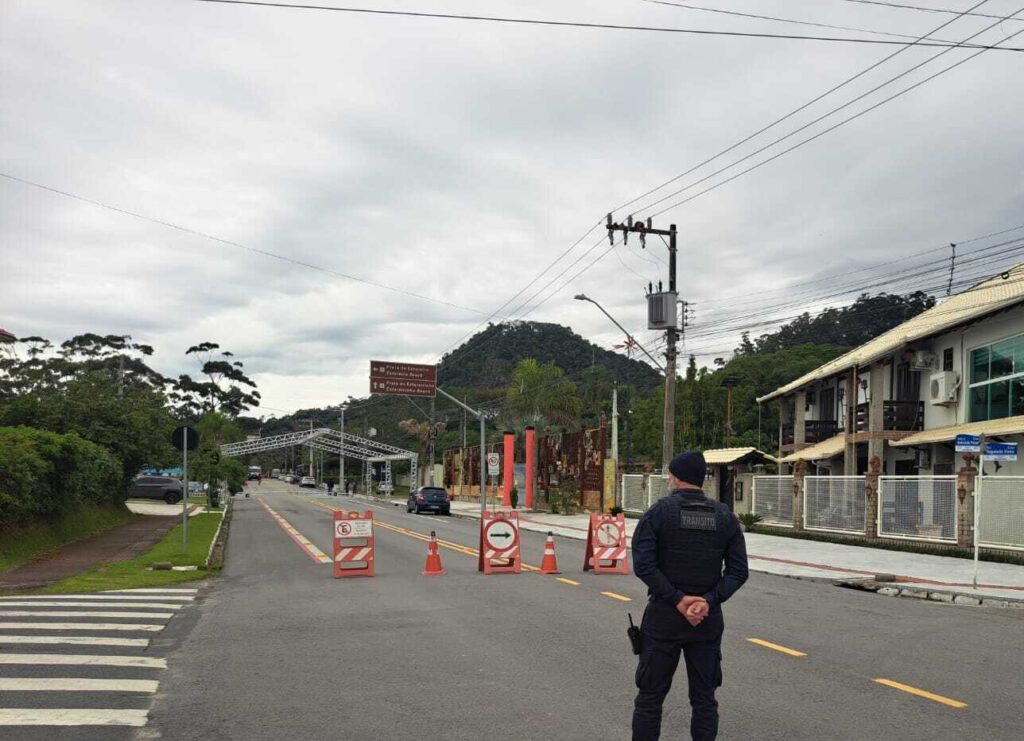 Trecho da Rodovia Interpraias ficará interditado até 10 de julho por causa da Festa da Tainha