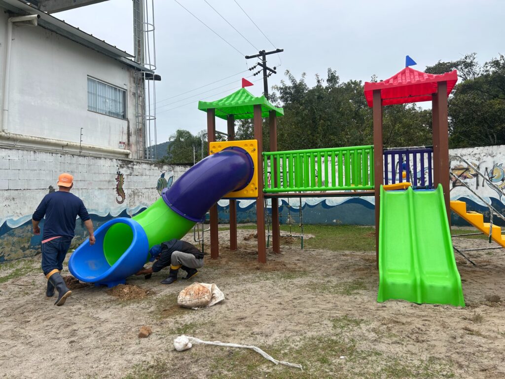 Área de lazer infantil do Nova Esperança ganha novo parquinho após revitalização completa