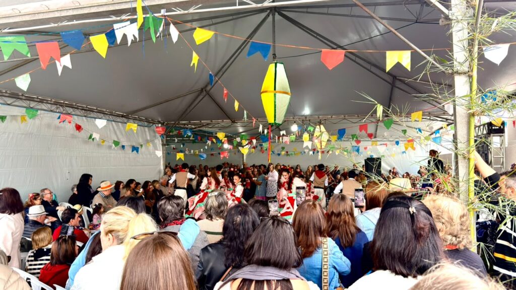 Festa Junina reúne centenas de idosos no CCI Meia Praia em Itapema