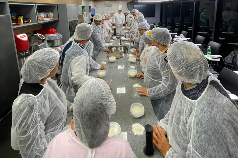 Carreta Gastronômica oferece cursos gratuitos de qualificação profissional em Itajaí