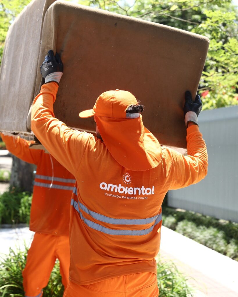 Ambiental reforça orientações para o descarte correto de móveis em Balneário Camboriú