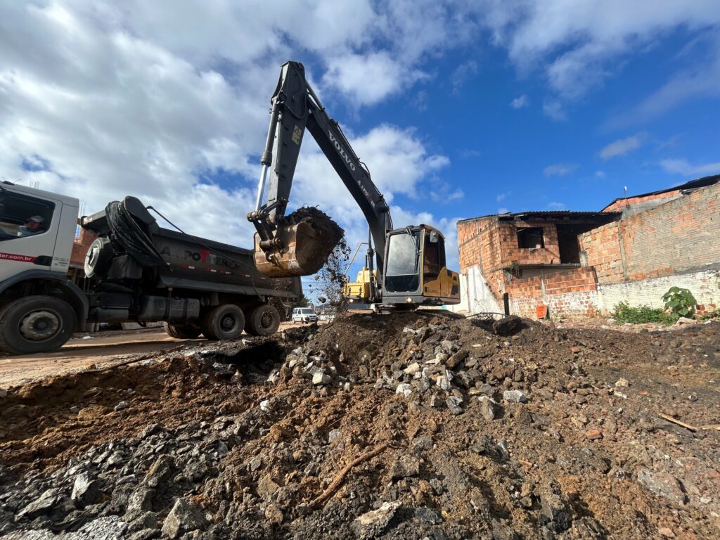 Obras de topografia e reforço do subleito da Avenida Prefeito Meirinho são iniciadas em Balneário Camboriú