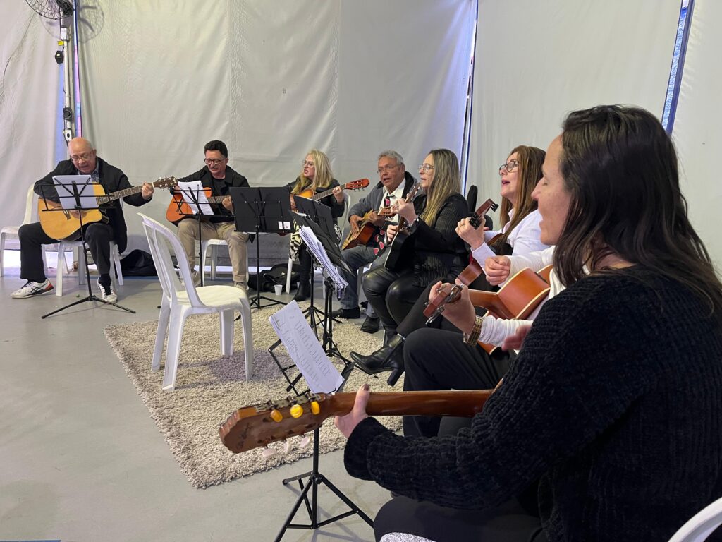 Grupo de convivência de Parkinson celebra festa junina e fortalece laços entre idosos