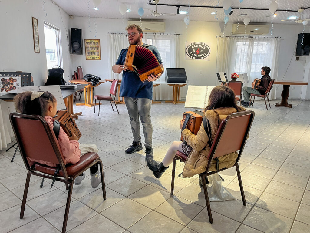 Projeto Fábrica de Gaiteiros inicia aulas em Balneário Camboriú com vagas abertas ao público