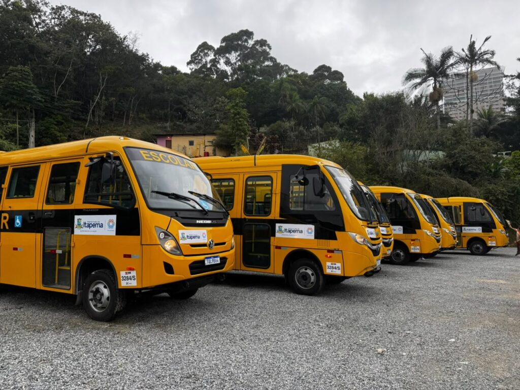 Itapema investe R$ 2,5 mi e entrega seis ônibus escolares com ar-condicionado e acessibilidade