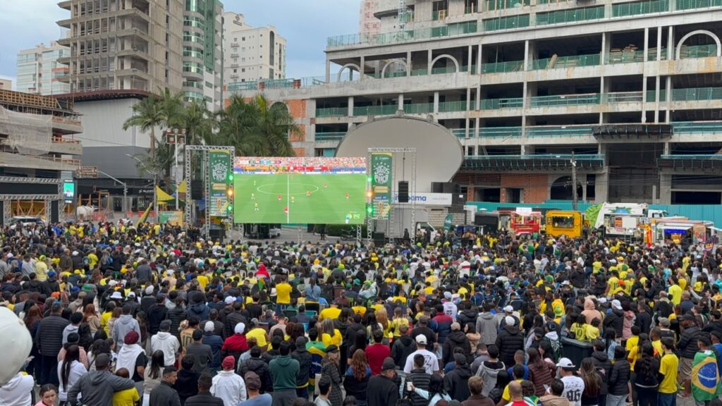 Itapema registra público recorde na Praça da Paz no jogo Brasil x Noruega